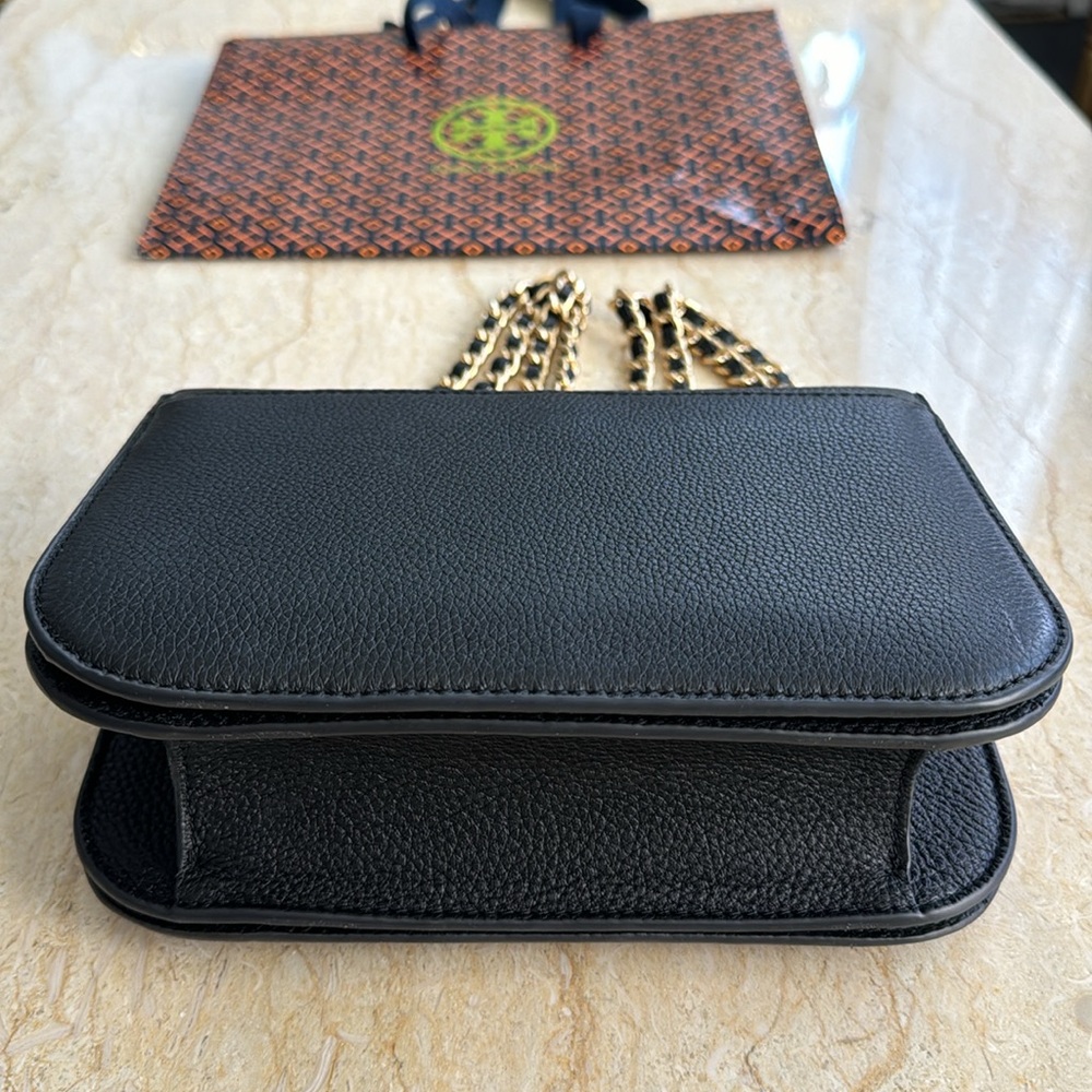 Brand new without tag, authentic Tory Burch Black Leather Crossbody Bag. - Picture 6 of 11